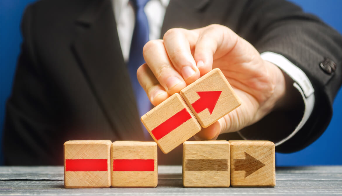 businessman using blocks with arrows