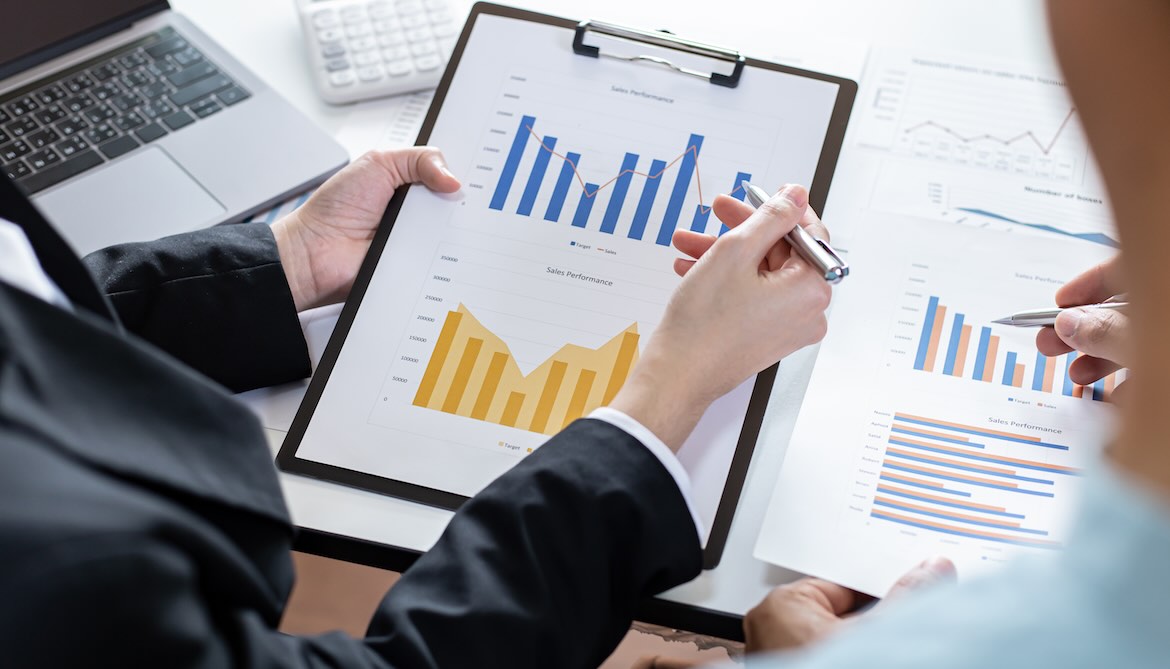 financial charts analysis