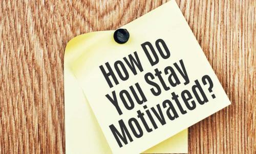 sticky note with a stay interview question asking how do you stay motivated